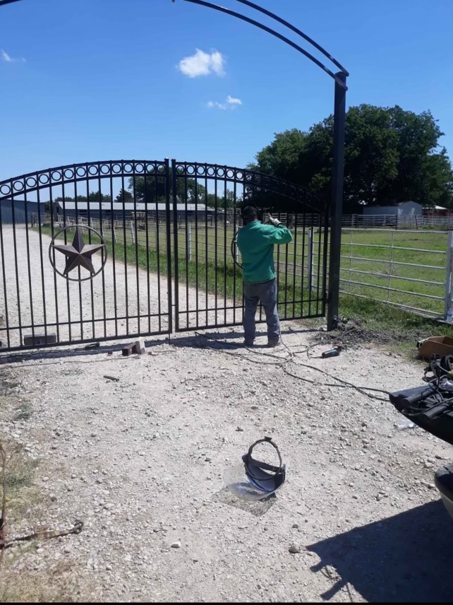 Texas Star Driveway Gate
