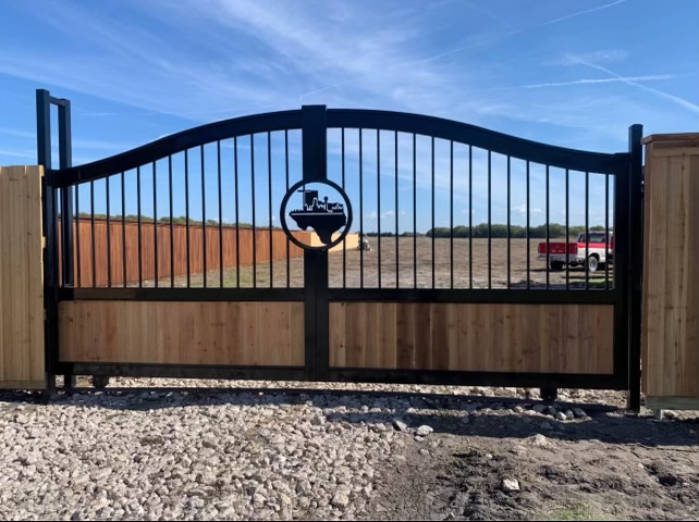 Large Driveway Gate with Texas Star