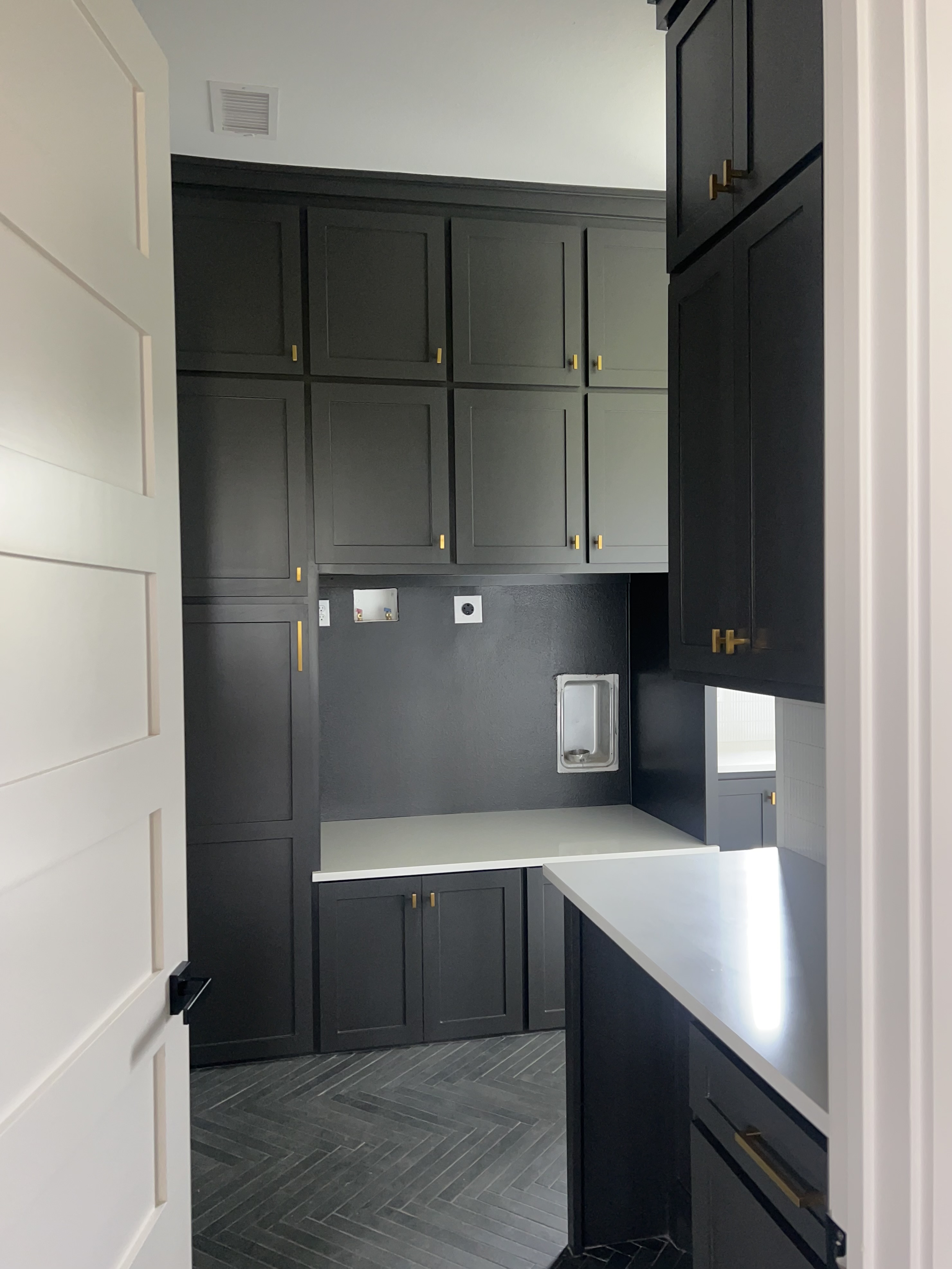 Comprehensive Utility Room